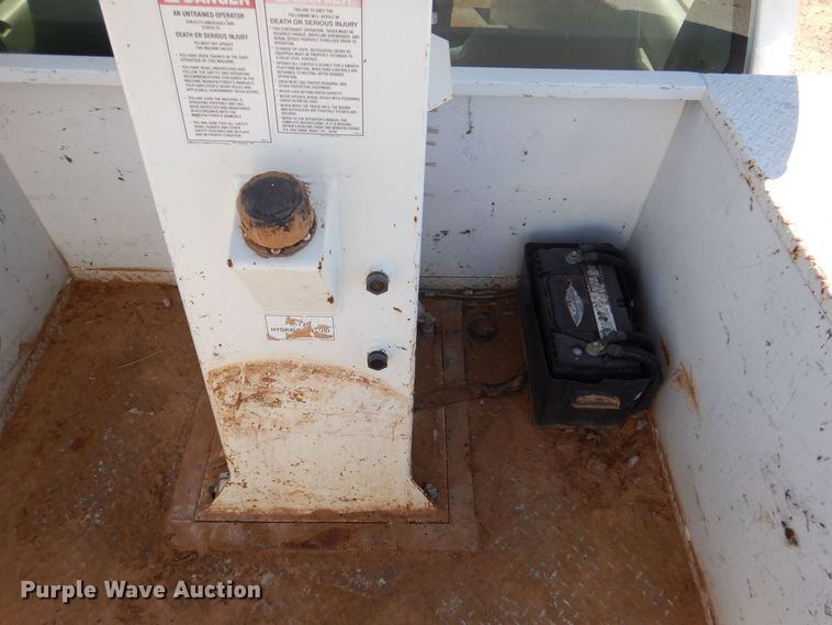 image for item DQ1911 2008 Ford F350 Super Duty XL  bucket truck