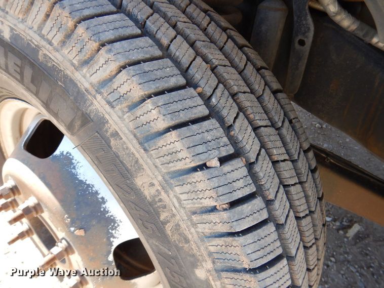 image for item DQ1911 2008 Ford F350 Super Duty XL  bucket truck