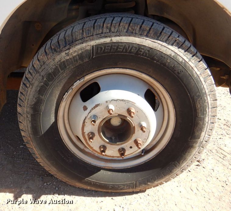 image for item DQ1911 2008 Ford F350 Super Duty XL  bucket truck