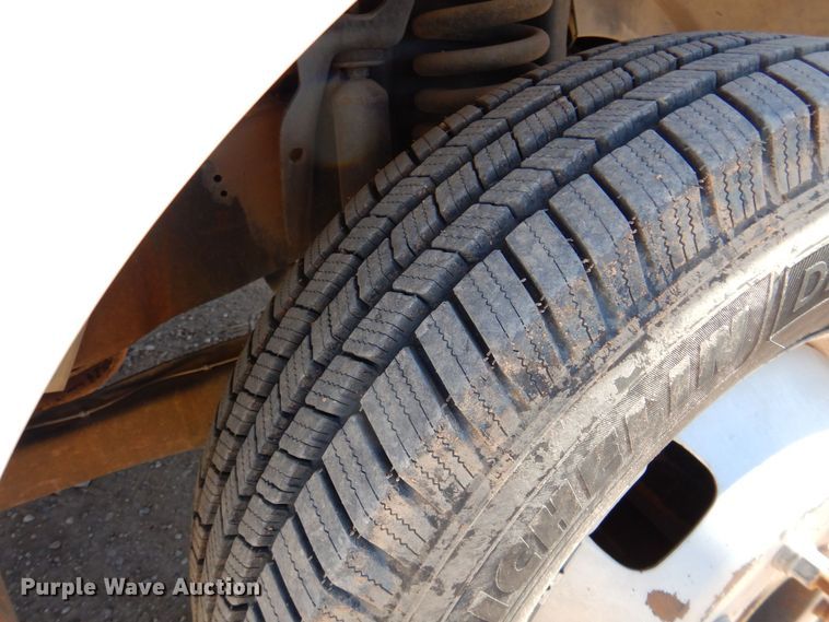 image for item DQ1911 2008 Ford F350 Super Duty XL  bucket truck