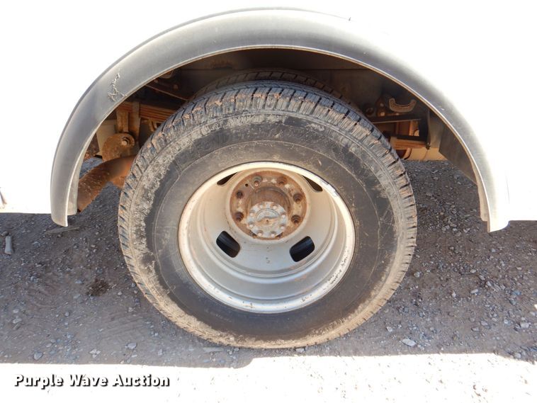 image for item DQ1911 2008 Ford F350 Super Duty XL  bucket truck