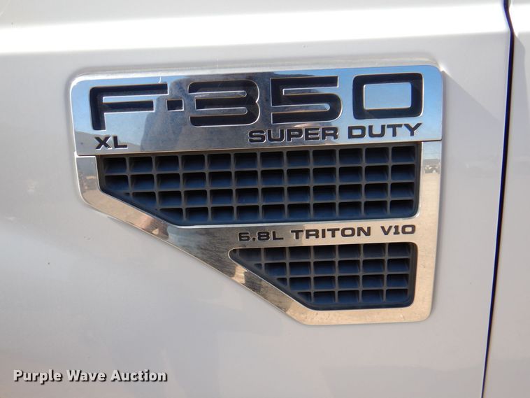 image for item DQ1911 2008 Ford F350 Super Duty XL  bucket truck