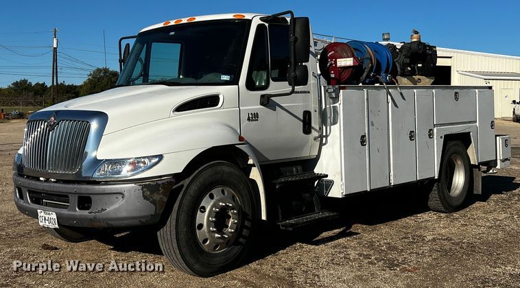 image for item DQ1915 2007 International 4300  utility / service truck