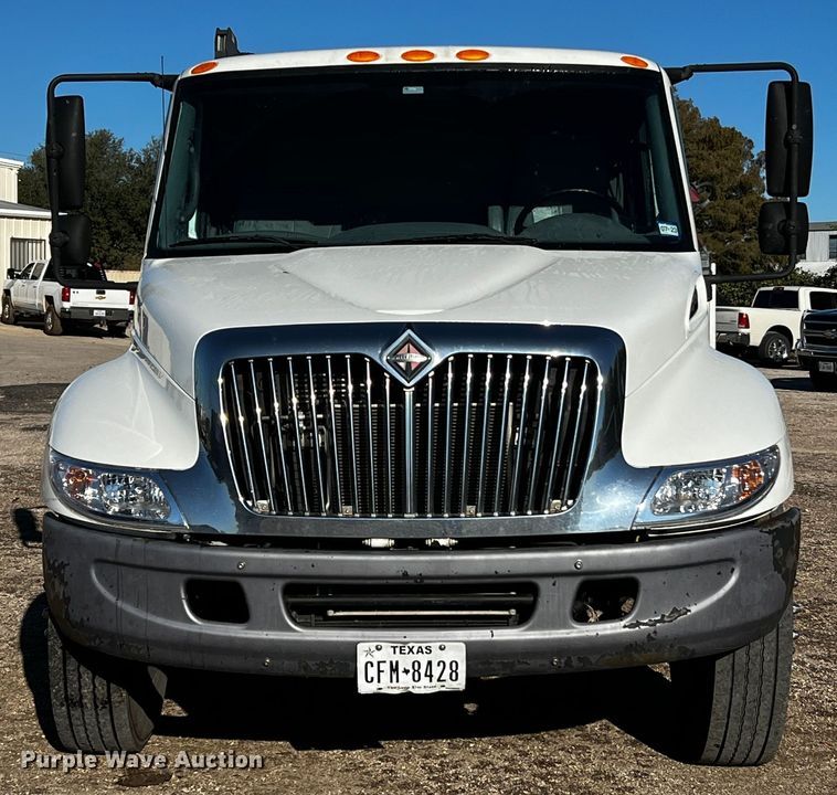 image for item DQ1915 2007 International 4300  utility / service truck