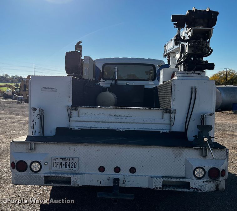 image for item DQ1915 2007 International 4300  utility / service truck