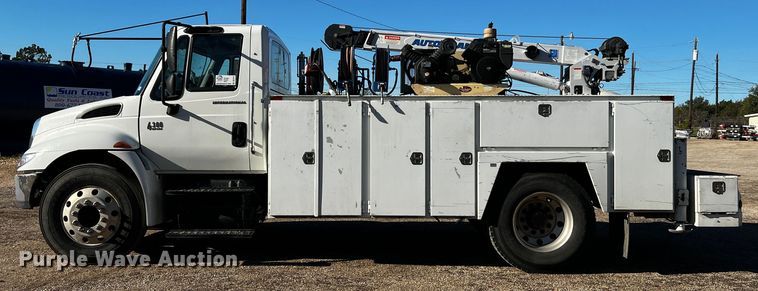 image for item DQ1915 2007 International 4300  utility / service truck