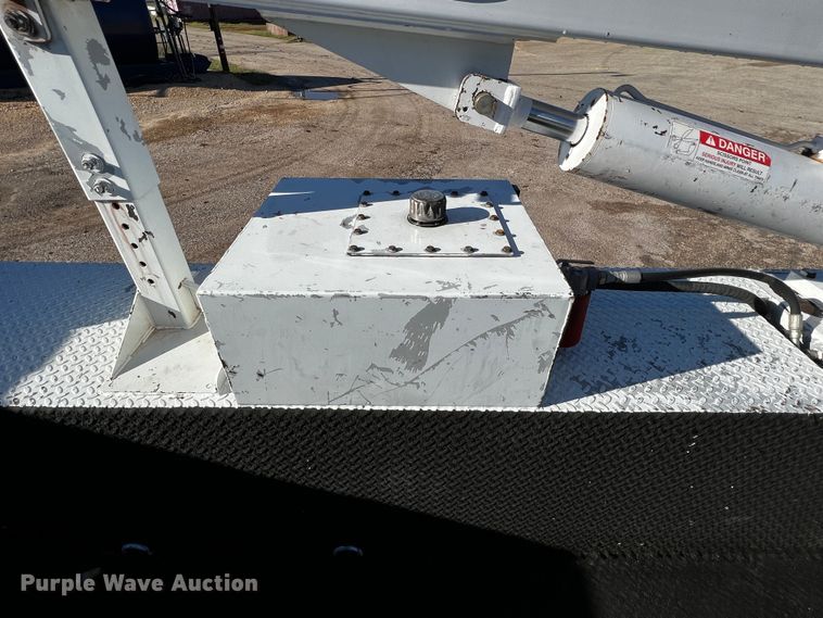 image for item DQ1915 2007 International 4300  utility / service truck