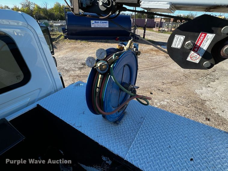 image for item DQ1915 2007 International 4300  utility / service truck