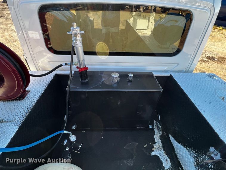 image for item DQ1915 2007 International 4300  utility / service truck