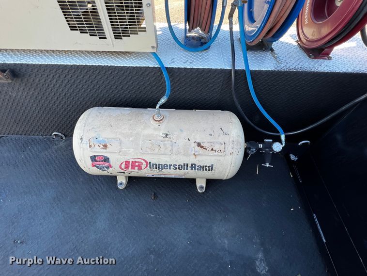 image for item DQ1915 2007 International 4300  utility / service truck