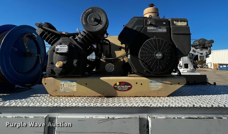 image for item DQ1915 2007 International 4300  utility / service truck