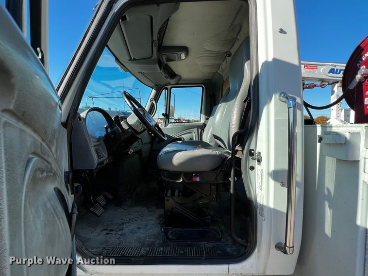 image for item DQ1915 2007 International 4300  utility / service truck