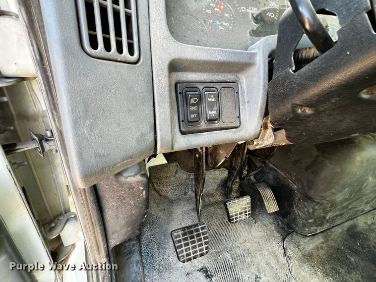 image for item DQ1915 2007 International 4300  utility / service truck