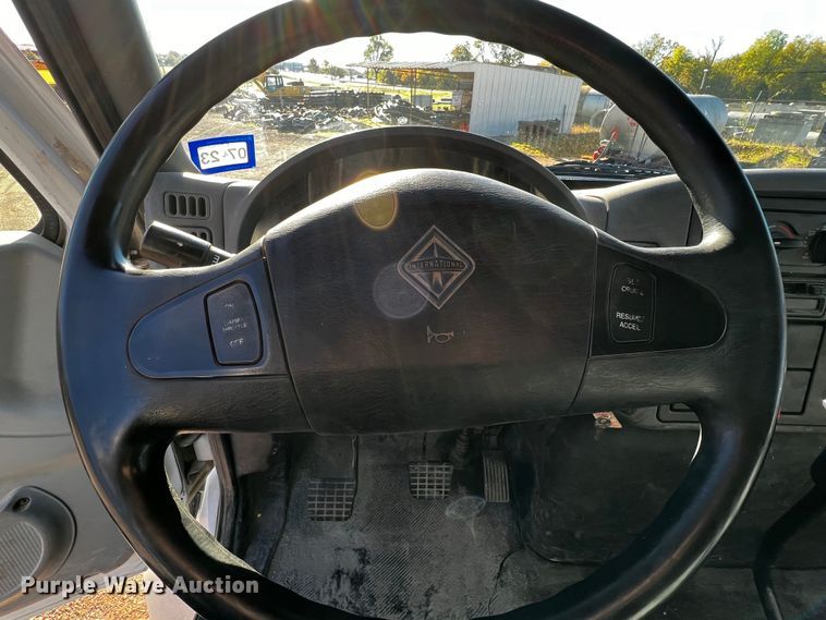 image for item DQ1915 2007 International 4300  utility / service truck