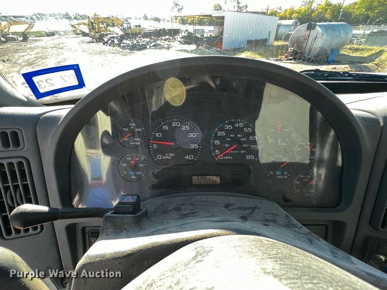 image for item DQ1915 2007 International 4300  utility / service truck