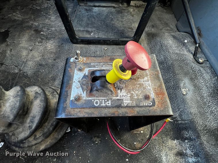 image for item DQ1915 2007 International 4300  utility / service truck