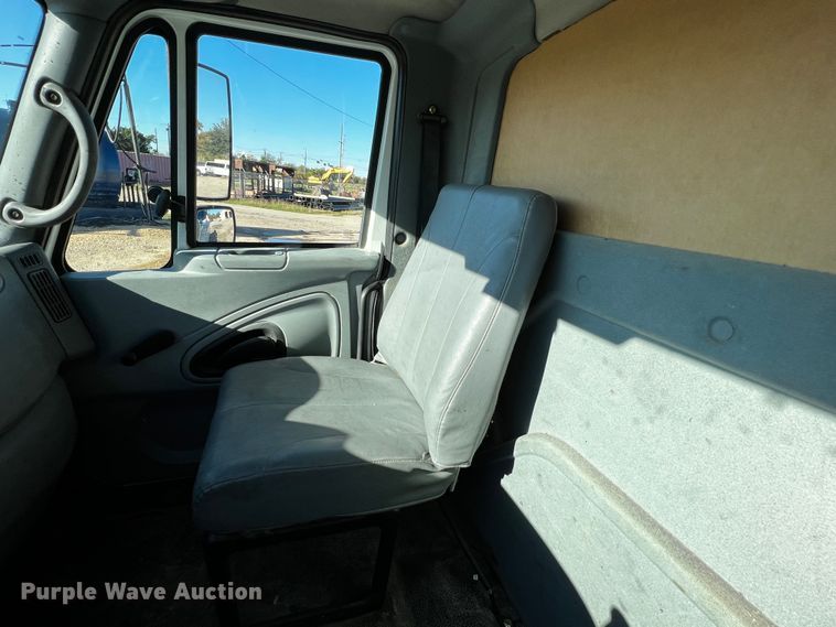 image for item DQ1915 2007 International 4300  utility / service truck