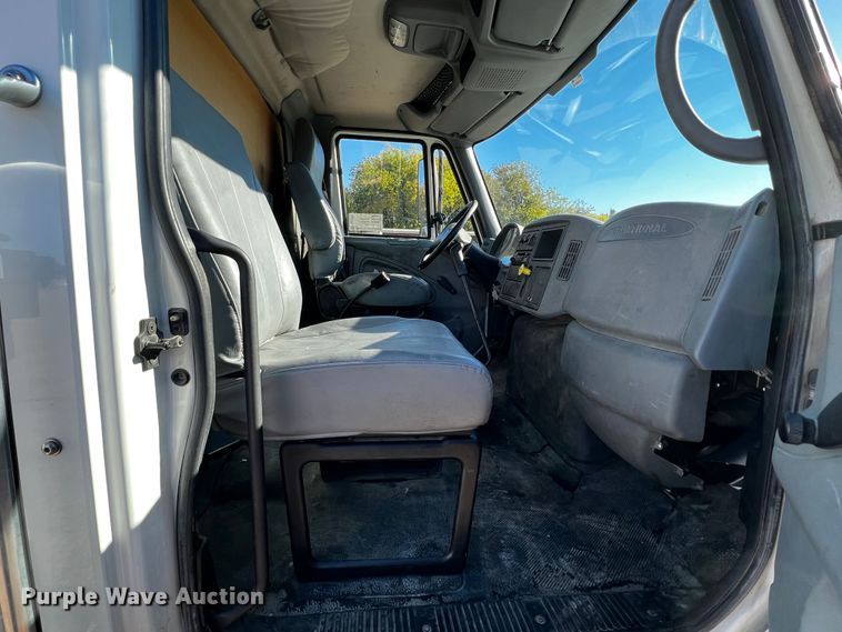 image for item DQ1915 2007 International 4300  utility / service truck