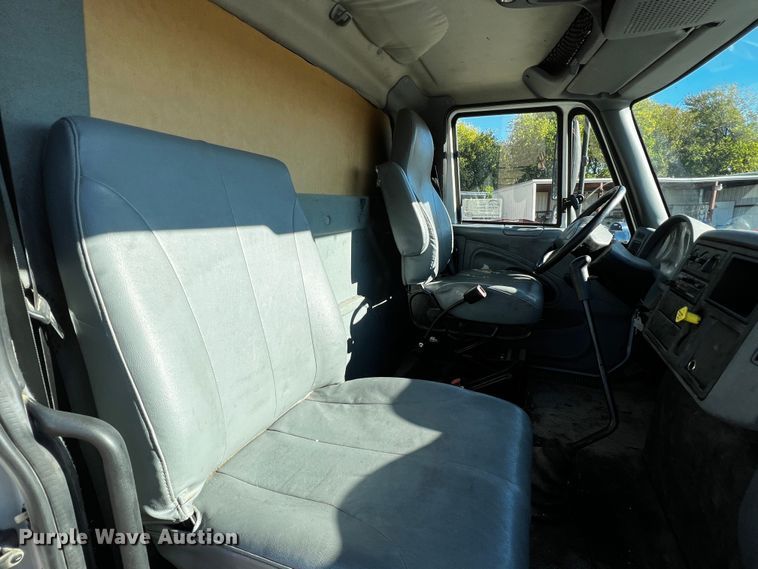 image for item DQ1915 2007 International 4300  utility / service truck