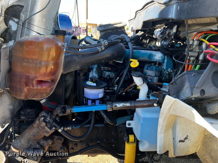 image for item DQ1915 2007 International 4300  utility / service truck