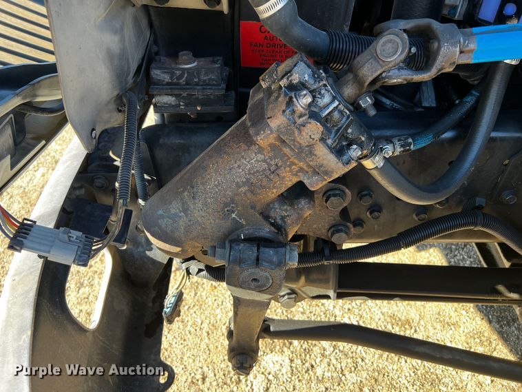 image for item DQ1915 2007 International 4300  utility / service truck