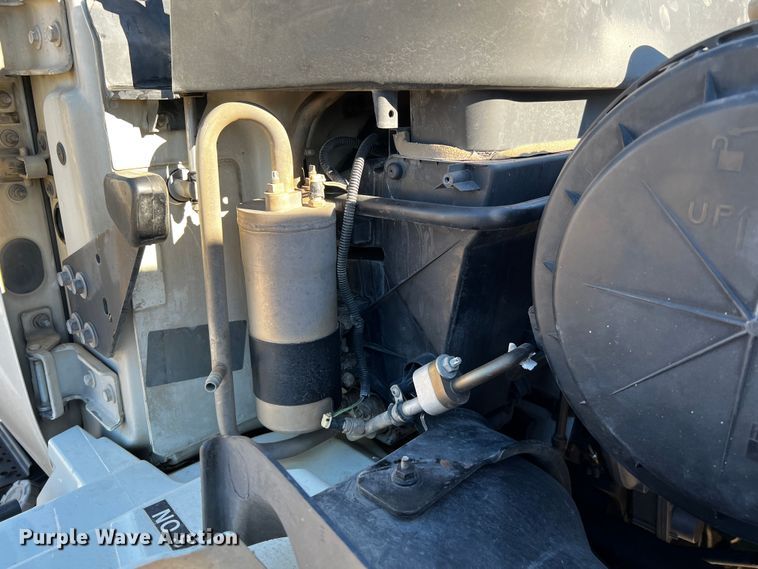 image for item DQ1915 2007 International 4300  utility / service truck