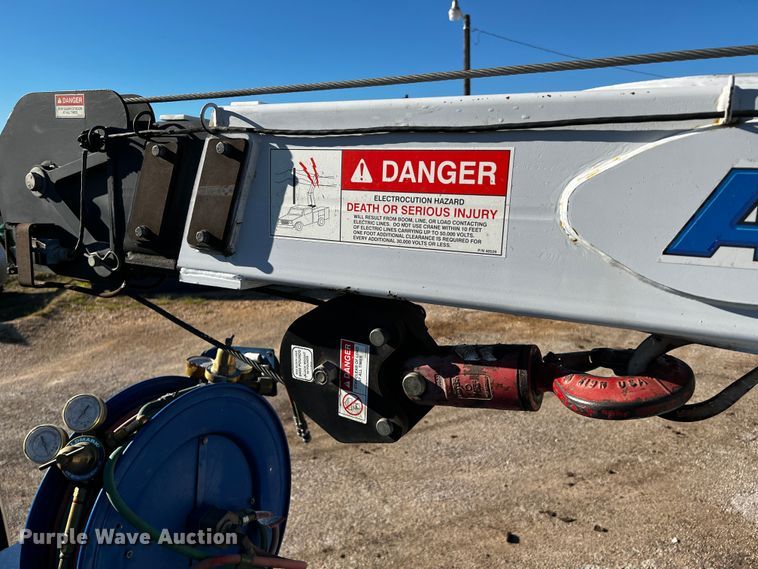 image for item DQ1915 2007 International 4300  utility / service truck