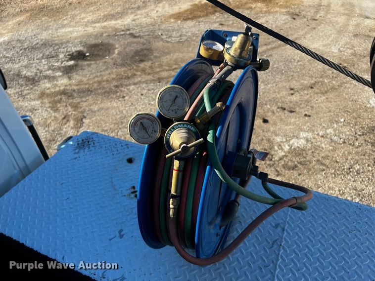 image for item DQ1915 2007 International 4300  utility / service truck