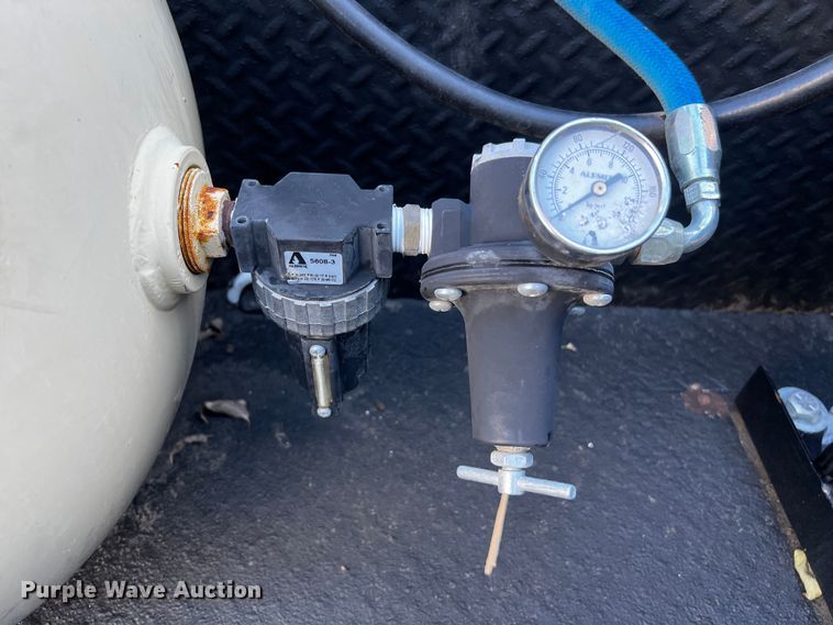 image for item DQ1915 2007 International 4300  utility / service truck