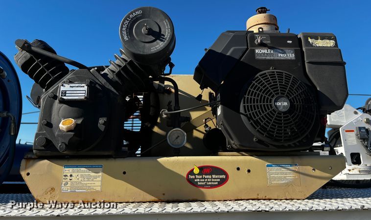 image for item DQ1915 2007 International 4300  utility / service truck