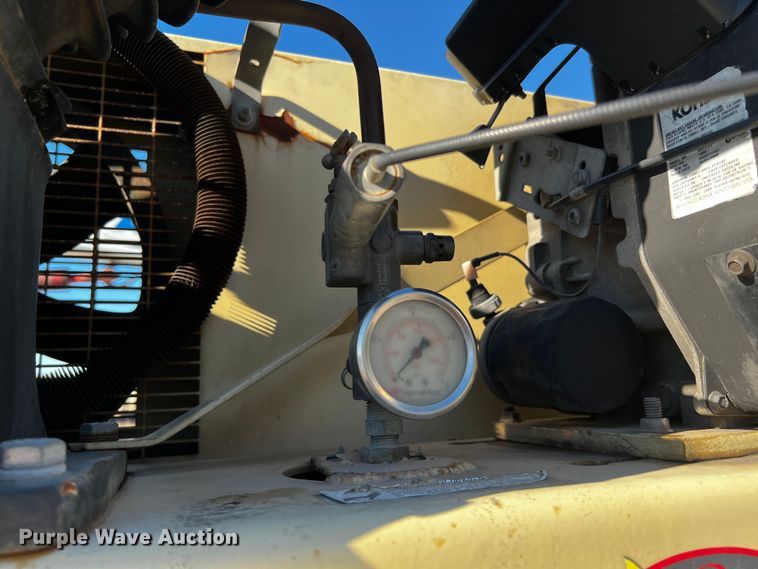 image for item DQ1915 2007 International 4300  utility / service truck