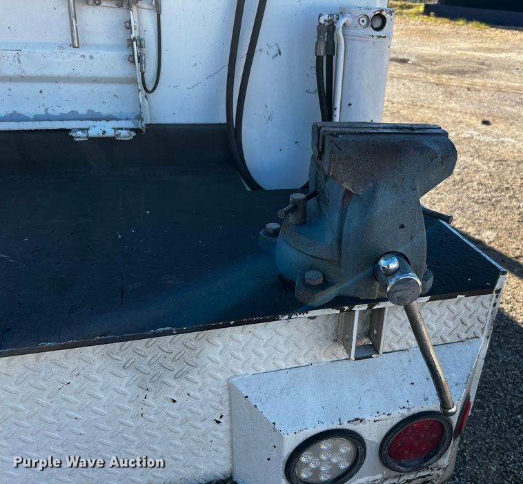 image for item DQ1915 2007 International 4300  utility / service truck