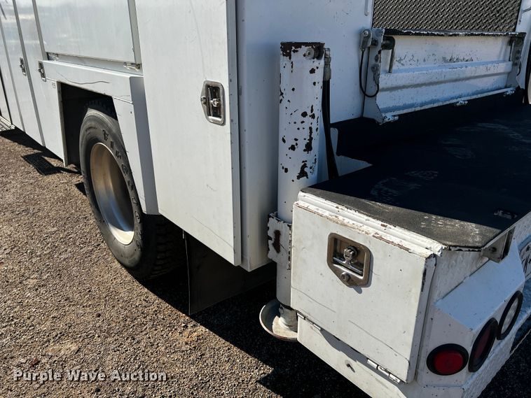 image for item DQ1915 2007 International 4300  utility / service truck