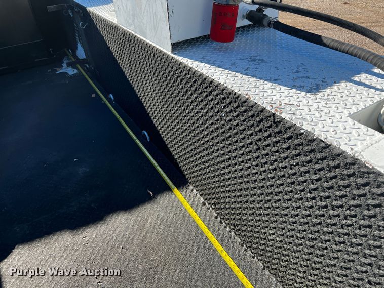 image for item DQ1915 2007 International 4300  utility / service truck