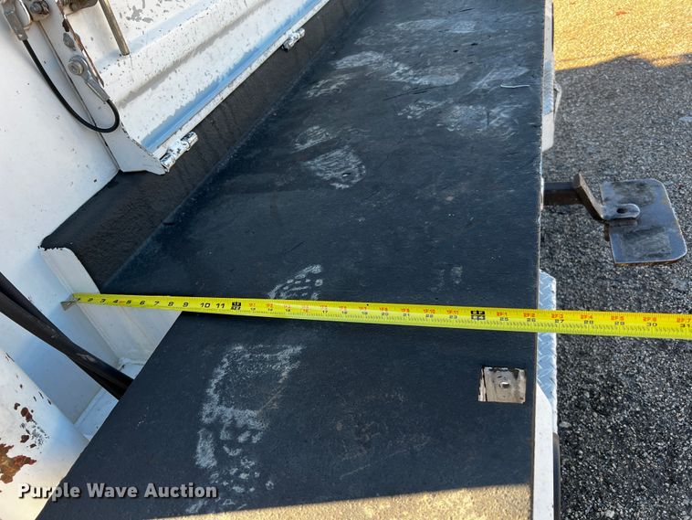 image for item DQ1915 2007 International 4300  utility / service truck