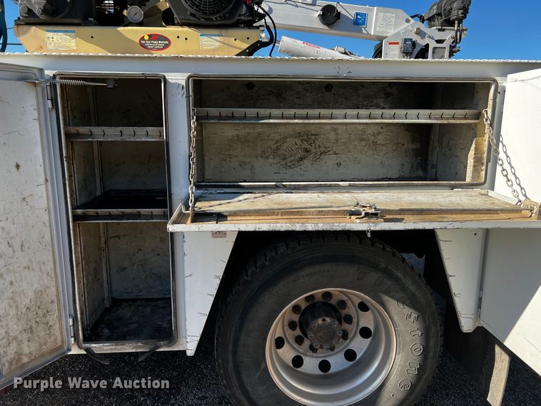 image for item DQ1915 2007 International 4300  utility / service truck