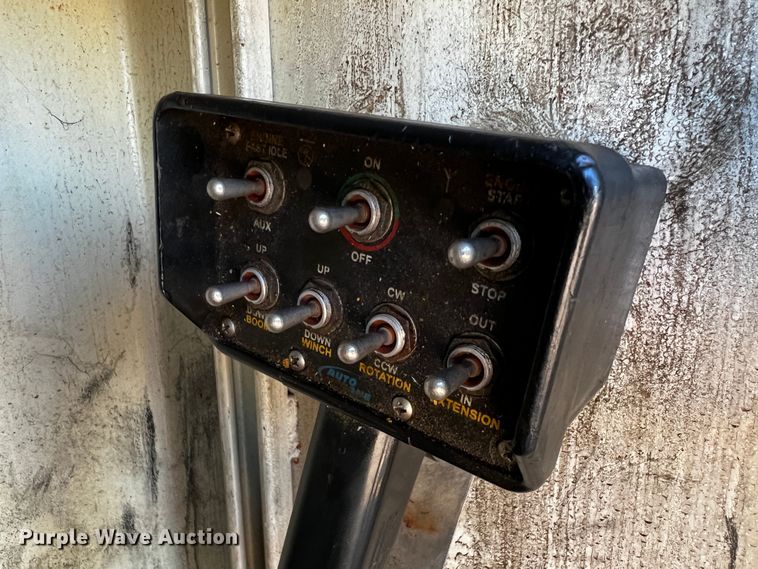 image for item DQ1915 2007 International 4300  utility / service truck