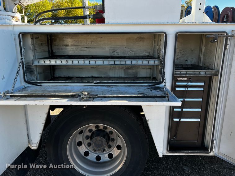 image for item DQ1915 2007 International 4300  utility / service truck