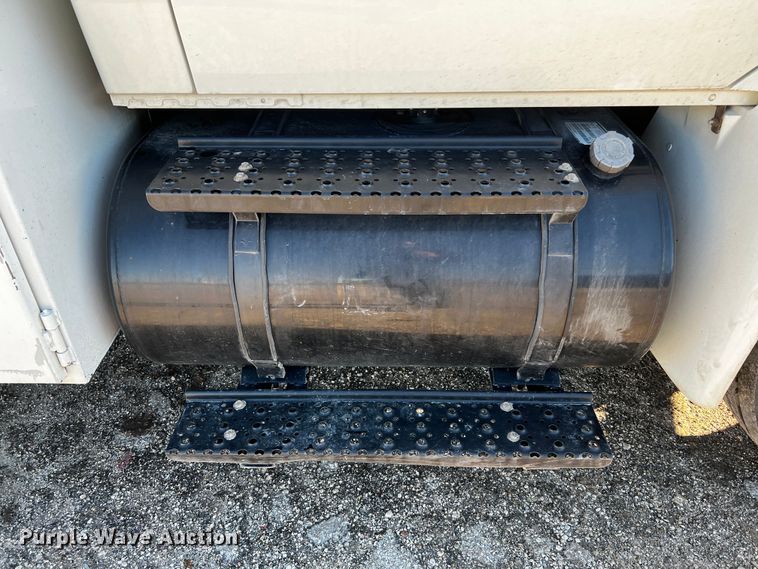 image for item DQ1915 2007 International 4300  utility / service truck