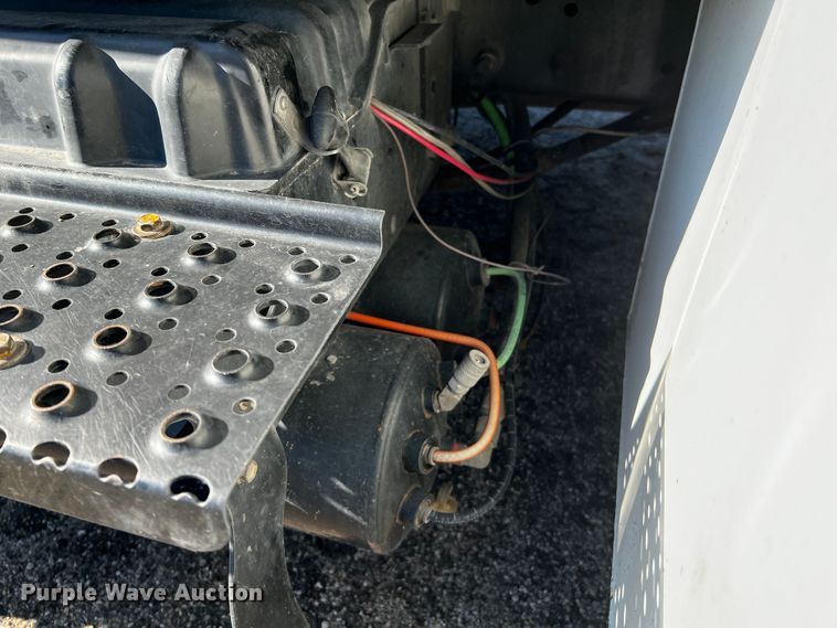 image for item DQ1915 2007 International 4300  utility / service truck