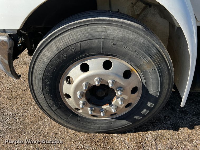 image for item DQ1915 2007 International 4300  utility / service truck