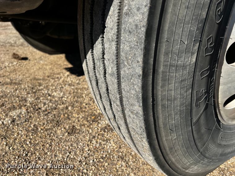 image for item DQ1915 2007 International 4300  utility / service truck