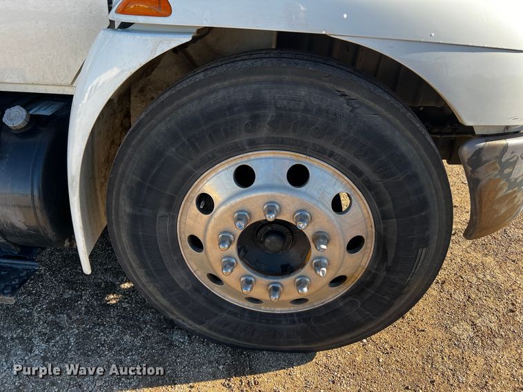 image for item DQ1915 2007 International 4300  utility / service truck