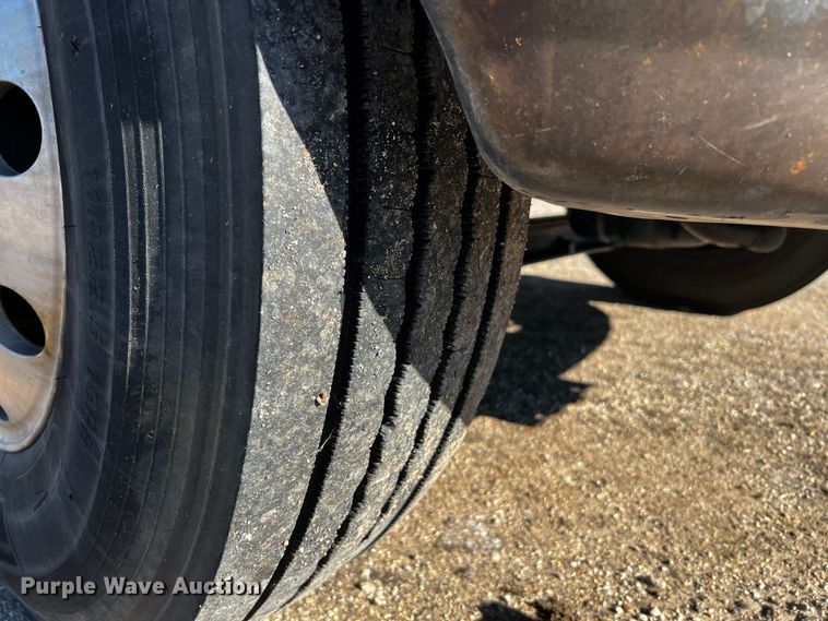 image for item DQ1915 2007 International 4300  utility / service truck