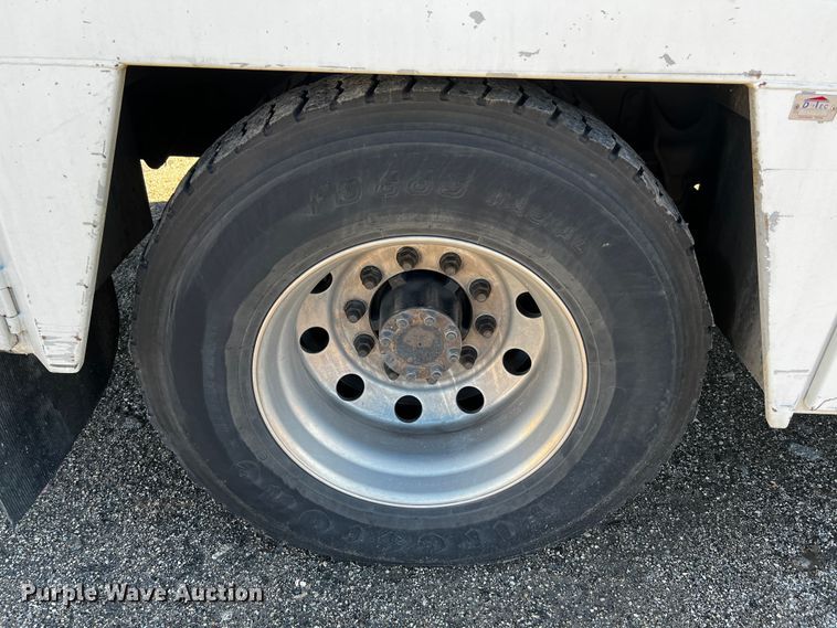 image for item DQ1915 2007 International 4300  utility / service truck