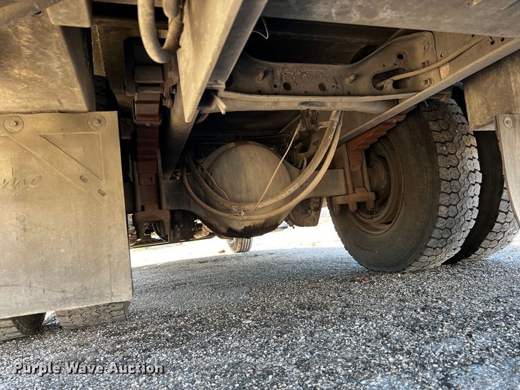 image for item DQ1915 2007 International 4300  utility / service truck