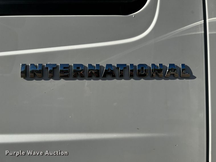 image for item DQ1915 2007 International 4300  utility / service truck