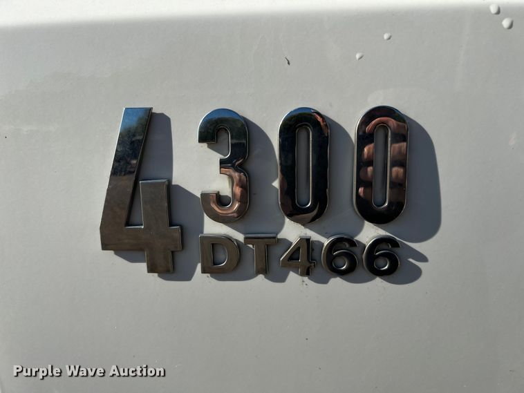 image for item DQ1915 2007 International 4300  utility / service truck