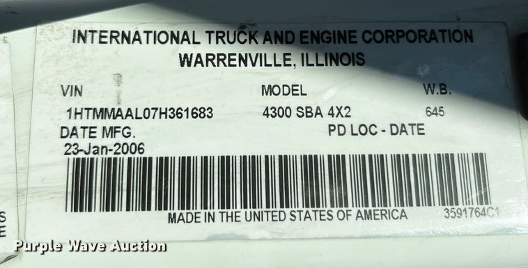 image for item DQ1915 2007 International 4300  utility / service truck