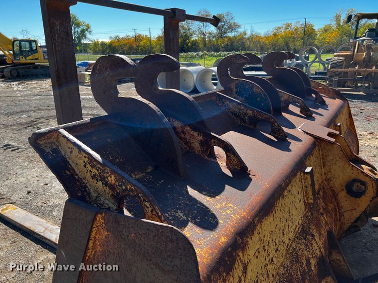 image for item DQ1916 1981 Caterpillar 950B  wheel loader